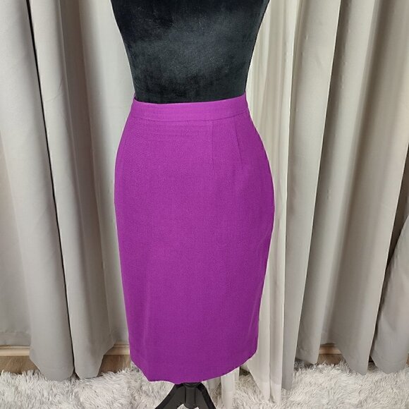 Jones New York 2 pc Jacket and Skirt In Purple with Black Lapels. Size 10 - Picture 5 of 11
